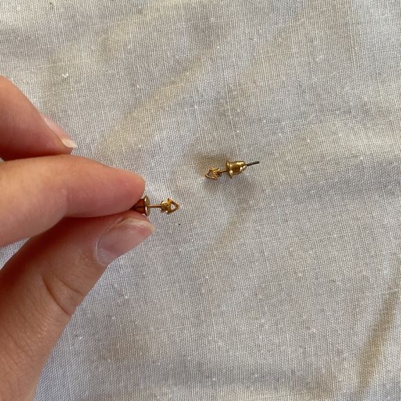gold arrowhead studs - Picture 2 of 2